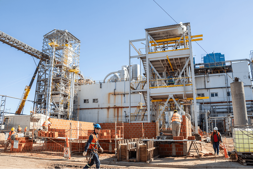 A finales de 2024 concluimos nuestra última ampliación de planta, que nos brinda mayor capacidad productiva y eficiencia operacional.